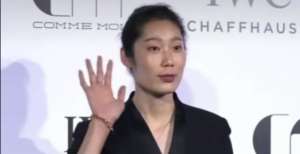 朱婷“忙人”：出席上海时装周，利落西装很帅气