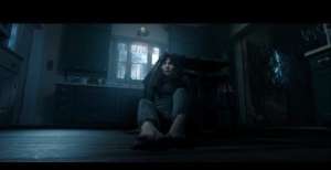 《致命感应》原版海报过于恐怖不安？电影院宣传用黑胶纸挡住一半