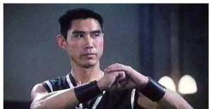 李连杰师父李俊峰，队武术总教练，82岁身轻如燕，精神抖擞