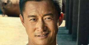 抛弃国籍还教别人爱国？吴京全家受质疑，本尊霸气回应