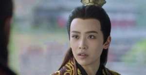 “女扮男装”就服这四位，让观众雌雄难辨，而她骗很多人整个童年