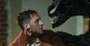 《毒液2》曝新剧照开启预售 汤姆&哈迪与毒液同框