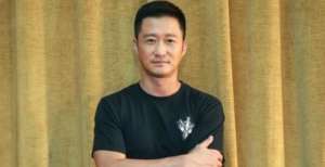 抛弃国籍却教你爱国？吴京全家国籍遭质疑，本尊霸气回应