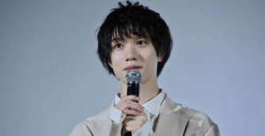 日本电影《黑鸦》最新作上映，两帅哥主演影院见观众