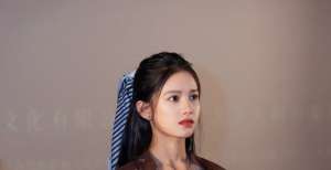 张婧仪《关于我一切》沈阳站路演 粉丝现场送毛衣