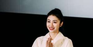 电影《关于我一切》首映礼 弟媳扮演者韩云云身着复古白裙现身见面会